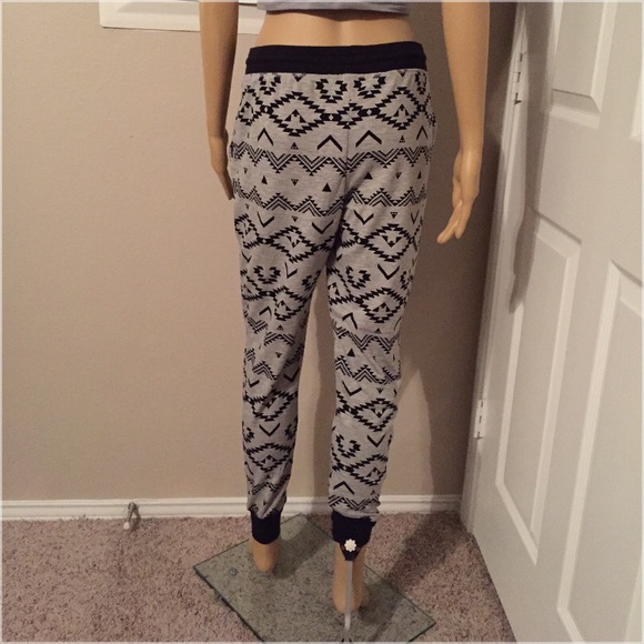 ⭐️5 STAR rated! LAST ONE! DAHLIA tribal joggers - Picture 5 of 6